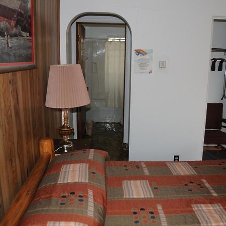 Rainbow Motel Thermopolis Room photo